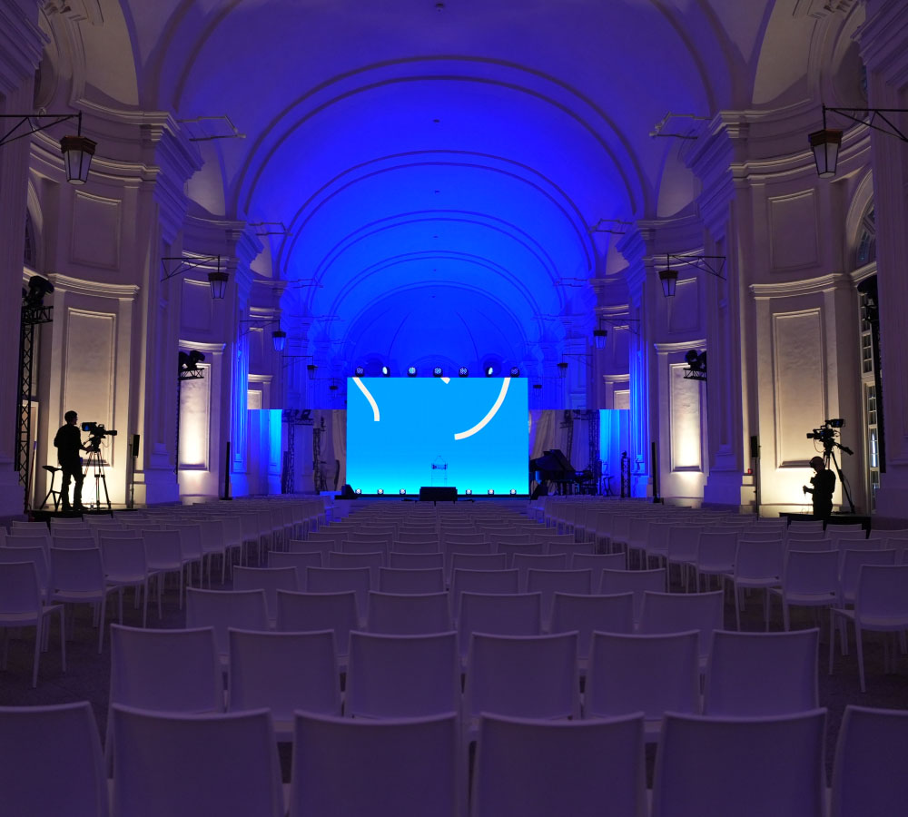 Sala evento durante le prove del 25esimo anniversario di Banca Reale alla Reggia di Venaria